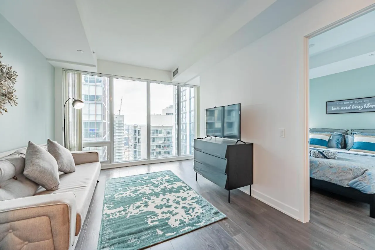 Lovely Property In Downtown Core 多伦多