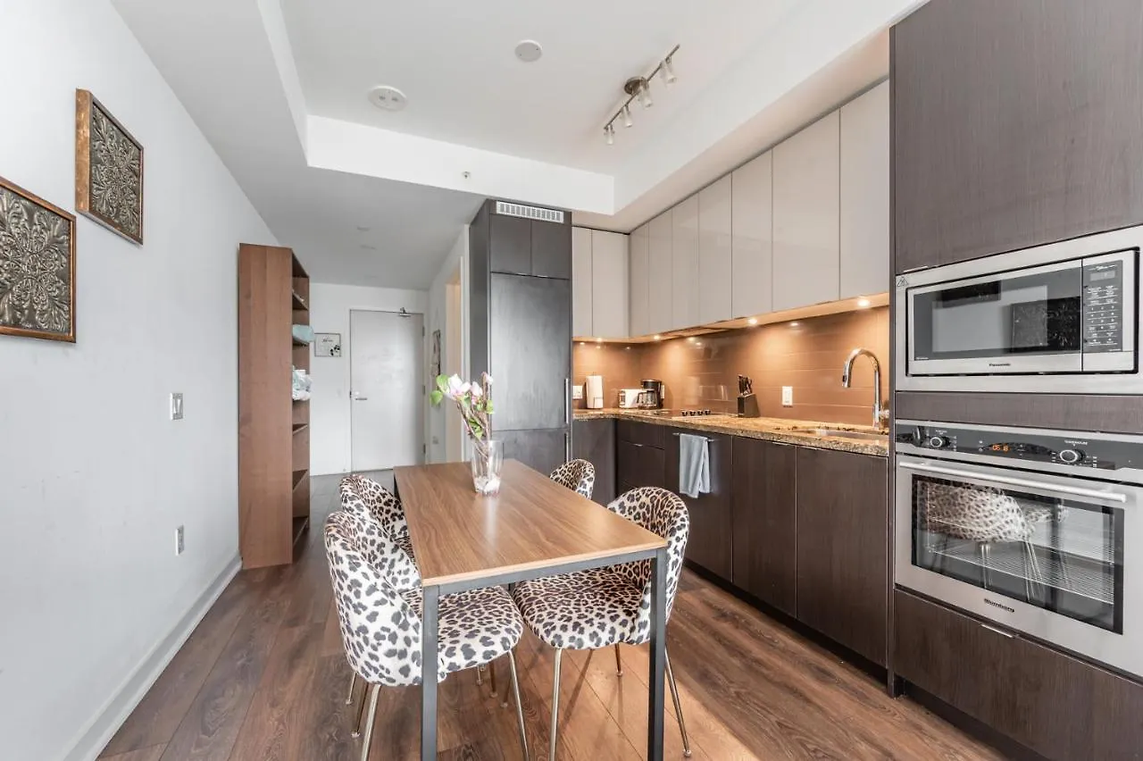 Lovely Property In Downtown Core 多伦多